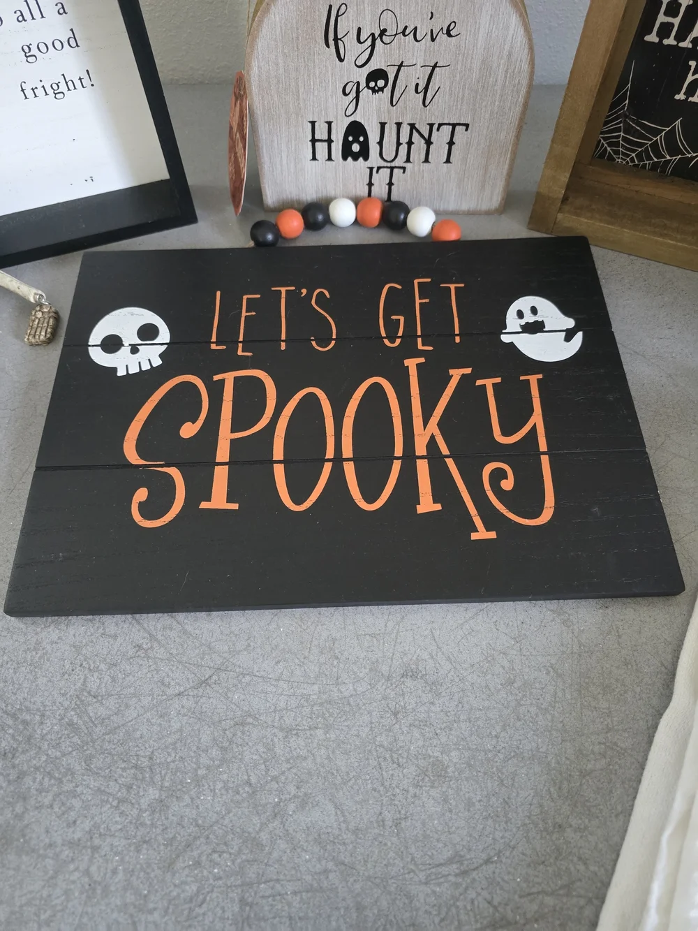 10 Piece Halloween Bundle. Signs, Lights And Towels.